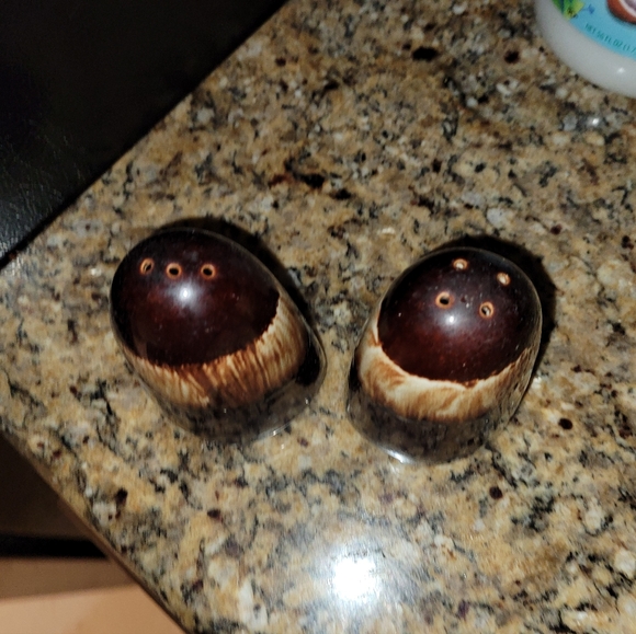 Vintage Salt and Pepper Shakers - Picture 2 of 3